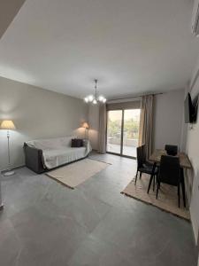 Ένα ή περισσότερα κρεβάτια σε δωμάτιο στο Danita Apartments +17 φωτογραφίες