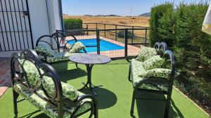 The swimming pool at or close to Mirador del Sotillo