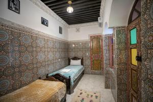 Postel nebo postele na pokoji v ubytování Riad Fez Unique + 37 fotografií