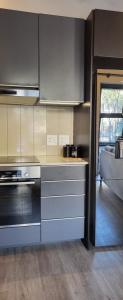 Η κουζίνα ή μικρή κουζίνα στο Super luxurious home in Sandton central