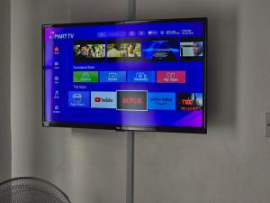TV a/nebo společenská místnost v ubytování Crasto Suites