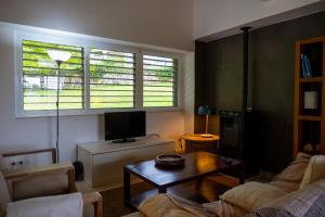 Μια τηλεόραση ή/και κέντρο ψυχαγωγίας στο Chalet en Duyos, mar y montaña