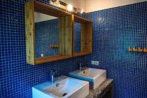 Ένα μπάνιο στο Chalet en Duyos, mar y montaña +16 φωτογραφίες