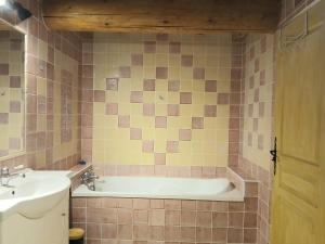 a bathroom with a tub and a sink at Maison de village à Riez de 87m2 in Riez +9 photos
