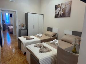 Postel nebo postele na pokoji v ubytování Hotel Osmani