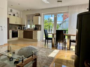 Η κουζίνα ή μικρή κουζίνα στο Escape by Landhaus Lindenberg +24 φωτογραφίες