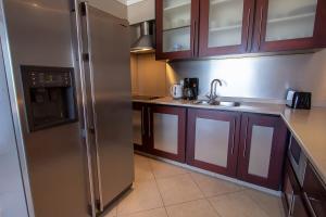 Kuchyň nebo kuchyňský kout v ubytování Luxury Studio Needlefish at Den Laman + 14 fotografií