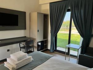 Postel nebo postele na pokoji v ubytování Kirykos Otel