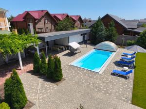 an overhead view of a backyard with a swimming pool at Sunhouse in Sanzhiyka