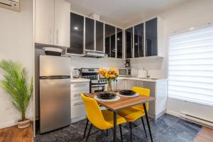 Η κουζίνα ή μικρή κουζίνα στο Spacious Studio on Bishop - Hot Spot Dtown MTL