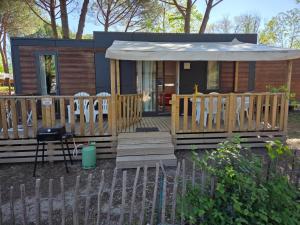 Fotografie z fotogalerie ubytování Mobil-home de 5 personnes v destinaci Cadenet + 8 fotografií