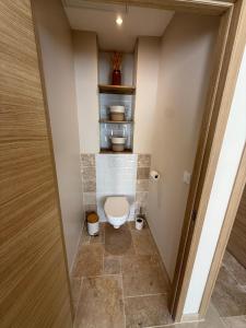 Bilik mandi di Maison de campagne avec SPA +10 gambar