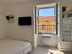 Posteľ alebo postele v izbe v ubytovaní PALM RIVIERA Capucins - Vieille ville de Menton - Vue mer
