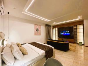 TV a/nebo společenská místnost v ubytování Emirates Residence