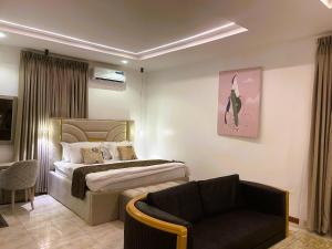 Postel nebo postele na pokoji v ubytování Emirates Residence