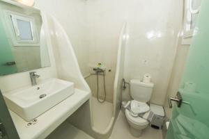 Phòng tắm tại The F Suites
