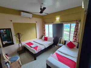 Rúm í herbergi á Hotel August International +37 myndir