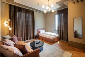 Aare Lodge Attisholz Self Check-in客房内的一张或多张床位
