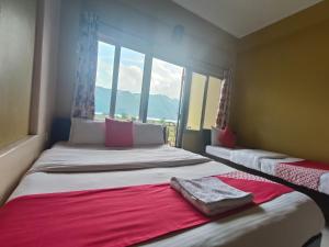 Llit o llits en una habitació de Hotel August International
