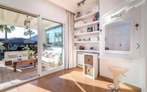 Kép Ocean Views Luxury Villa next to beach szállásáról Benalmádenában a galériában