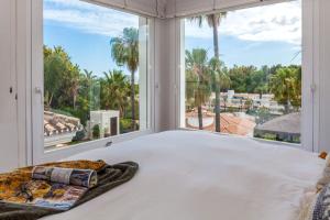 A bed or beds in a room at Ocean Views Luxury Villa next to beach