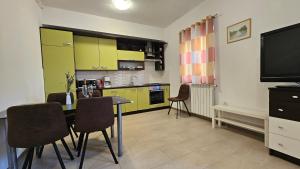 Kuchyň nebo kuchyňský kout v ubytování Villa Lucija