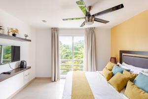 Et tv og/eller underholdning på Apartment 5 min walking to the beach at Paraíso