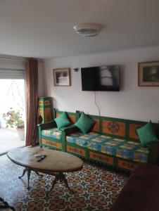 a living room with a couch and a table at Studio Traditionnel a louer-Mahdia in Mahdia