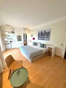 A bed or beds in a room at Ocean Views Luxury Villa next to beach