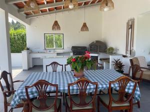 a kitchen and dining room with a table and chairs at Serenity in Coto