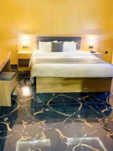Voodi või voodid majutusasutuse RIU HYATT HOTEL and SUITES toas