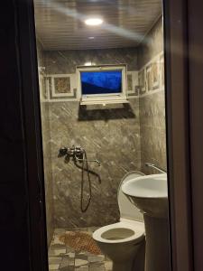 Ένα μπάνιο στο guest house FANGANI +16 φωτογραφίες