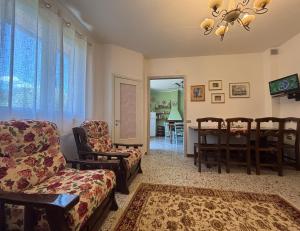 a living room with two chairs and a table at Voce del Casentino in Castel San Niccolò