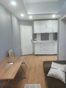 Dapur atau dapur kecil di Zafer Hostel