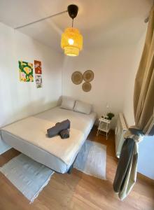 a small room with a bed and a lamp at Plaza Guest House in Madrid