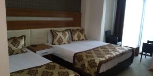 Postel nebo postele na pokoji v ubytování Afyon Grand Arı Hotel