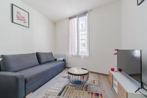Μια τηλεόραση ή/και κέντρο ψυχαγωγίας στο Cozy Studio - Near Train Station & Center - Futuroscope 4