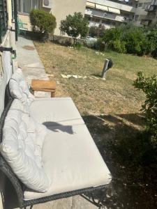 O grădină în afara Apartment DB