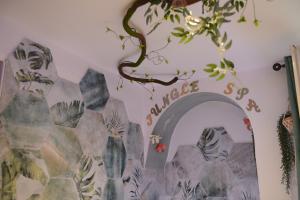 Fotografie z fotogalerie ubytování Jungle Spa - Cocon tropical et dépaysant avec balnéo en plein coeur de Pézenas ! v destinaci Pézenas