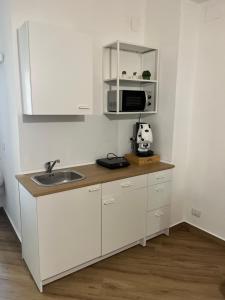 a kitchen with a sink and a microwave at Sweetpalermo in Palermo