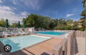 Πισίνα στο ή κοντά στο Aix Pont de Larc California 2 Coté Jardin - Parking