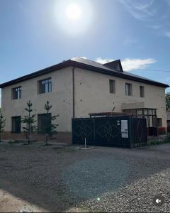 Budova, kde se vila nachází