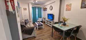 Televízia a/alebo spoločenská miestnosť v ubytovaní mi apartamento 60