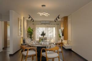 Zona d'estar a Marassi Views Direct on Pool 3BR Beach Access by Best of Bedz