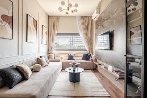 a living room with a couch and a table at Cozy studio 5 min Casa port Parking Netflix in Casablanca
