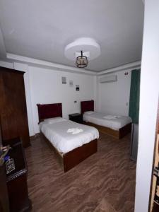 Uma cama ou camas num quarto em Sphinx Middle East