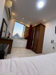 Uma cama ou camas num quarto em Sphinx Middle East