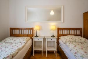 A bed or beds in a room at Sváb Ház