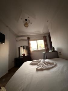 Uma cama ou camas num quarto em Sphinx Middle East