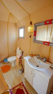 Ένα μπάνιο στο Saharian Luxury Camp